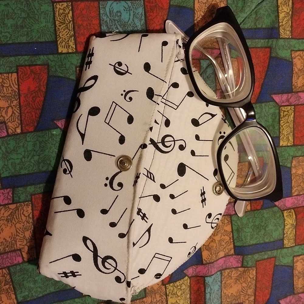 Musical Eyeglass Holder